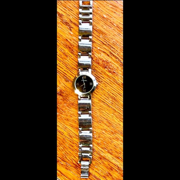 ⭐️HP⭐️VTG▪️FOSSIL▪️f2 Silver Tone Roman Numeral Watch & Collector Tin Extra Link main image 4